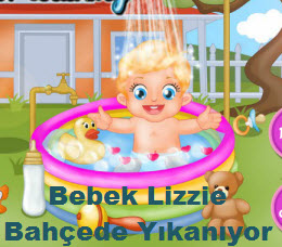 Bebek Lizzie Bahçede Yıkanıyor