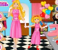 Barbie İle Kızına Elbise Dik
