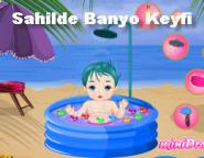 Sahilde Banyo Keyfi